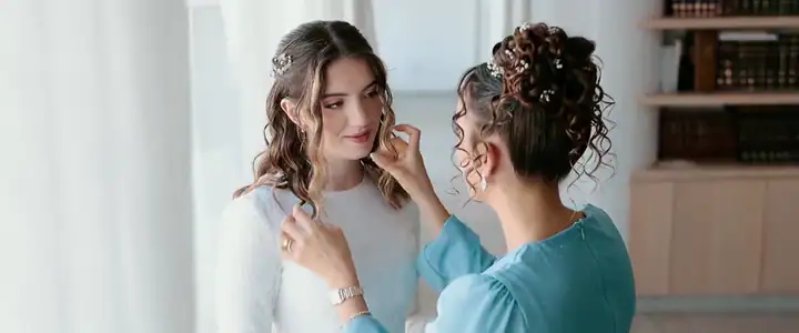 כלה ליד החלון רגע לפני החופה, מתוך הסרטון